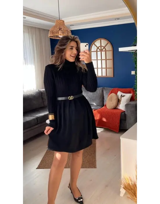 Omarı Şık ve Rahat Kadın Kısa Triko Elbise