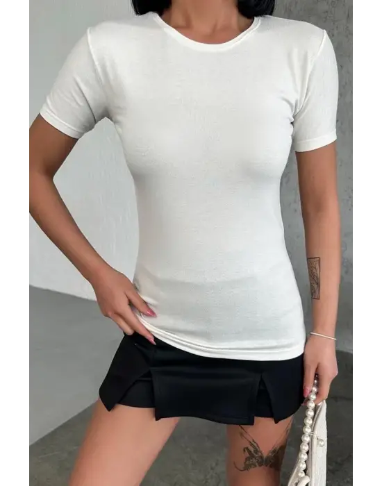 Omarı Şık ve Rahat Bisiklet Yaka Penye Body Ekru