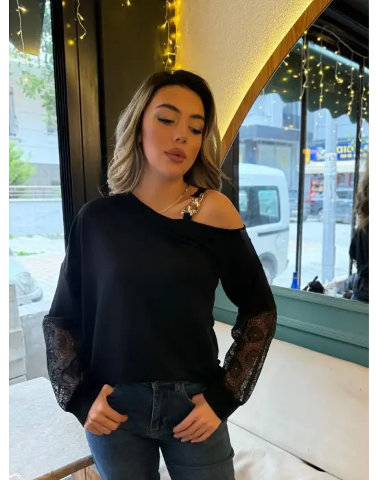 Omarı Tek Omuzlu Dantel Detaylı Uzun Kollu Kadın Bluzu