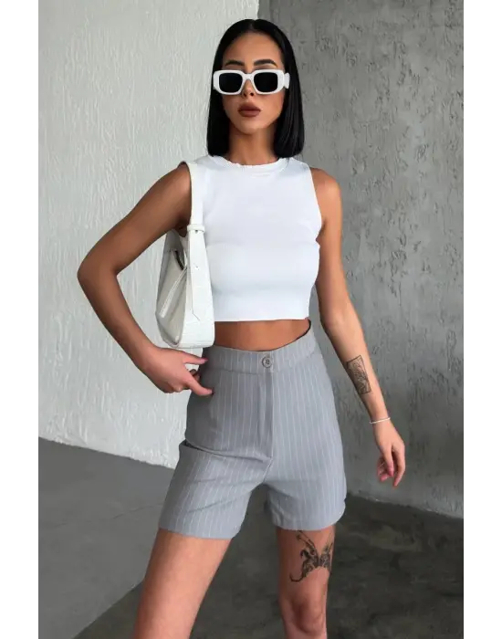 Omarı Şık ve Esnek Yüksek Bel Çizgili Gri Şort