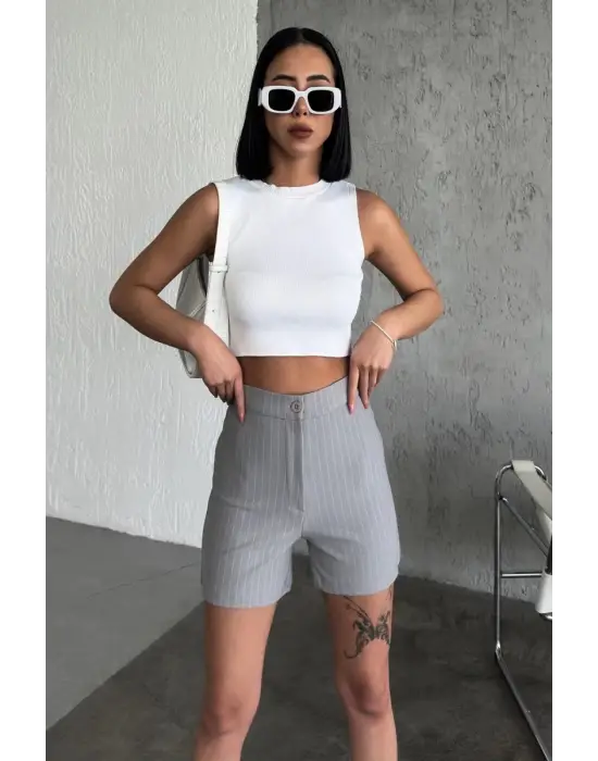 Omarı Şık ve Esnek Yüksek Bel Çizgili Gri Şort