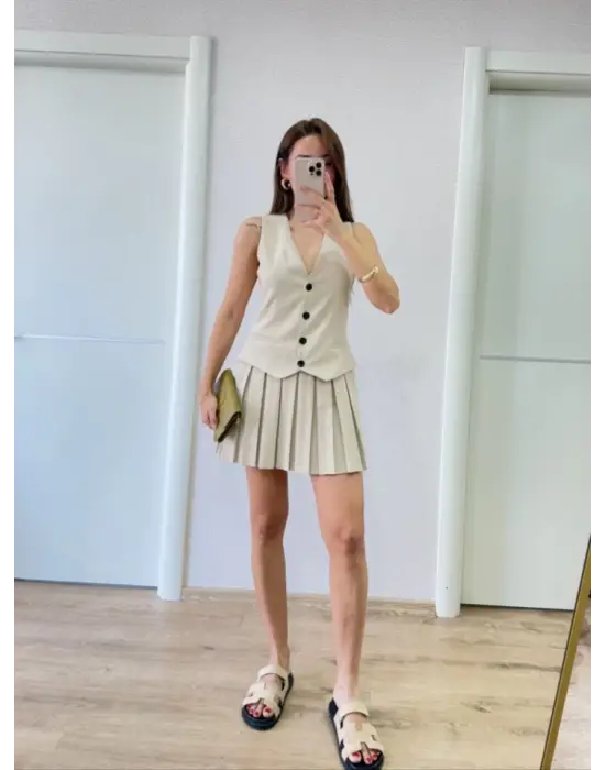 Omarı Şıklığıyla Göz Kamaştıran Bej Mini Elbise