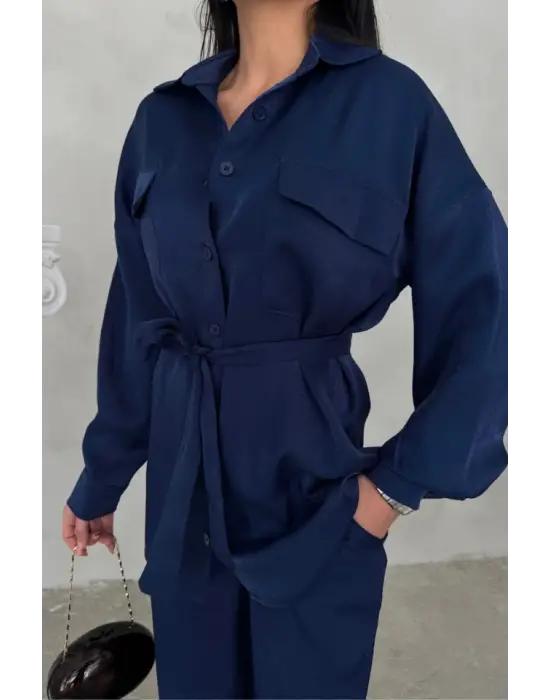 Omarı Şıklığı ve Rahatlığı Bir Arada Sunan Salaş Lacivert Takım