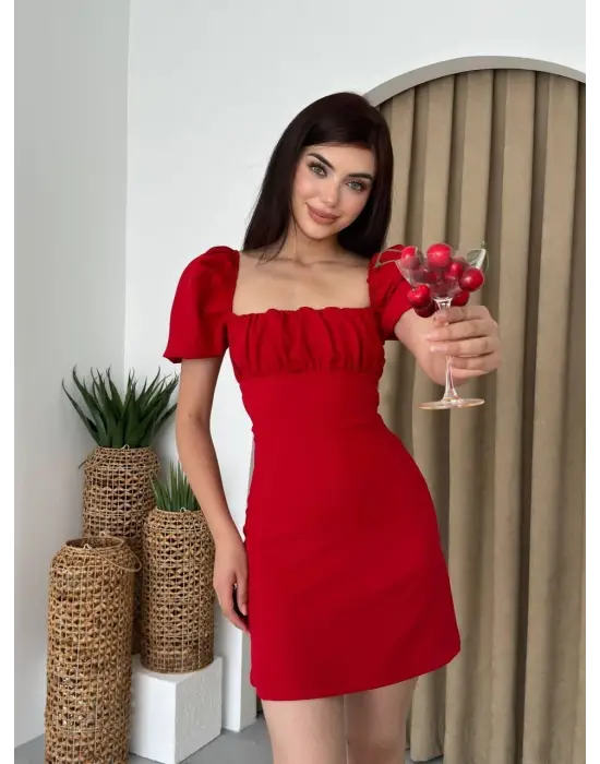 Omarı Şık Sırt Dekolteli Elbise