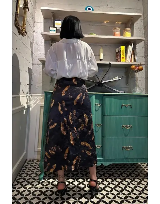 Omarı Zarif Siyah Kros Desenli Etek