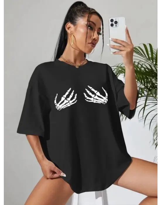 Omarı Modern Desenli Siyah T-shirt