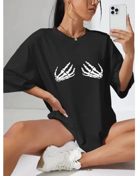 Omarı Modern Desenli Siyah T-shirt