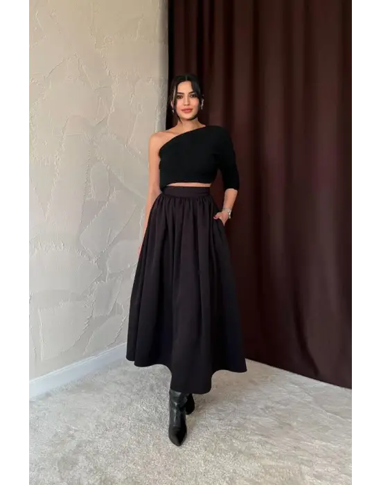Siyah Beli Büzgülü Etek