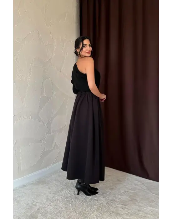 Siyah Beli Büzgülü Etek