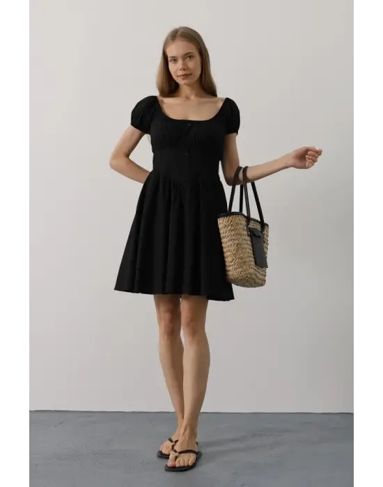 Omarı Şık ve Formu Saran Siyah Mini Elbise