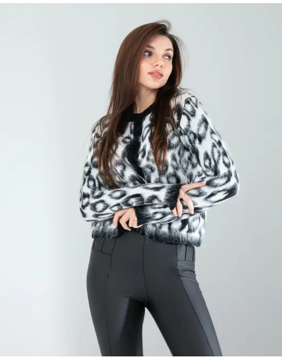 Çarpıcı Leopar Desen Triko Hırka