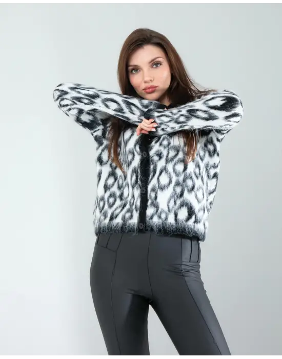 Çarpıcı Leopar Desen Triko Hırka