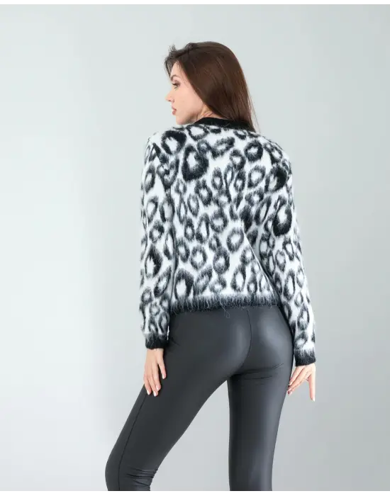 Omarı Siyah Beyaz Leopar Desenli Triko Hırka