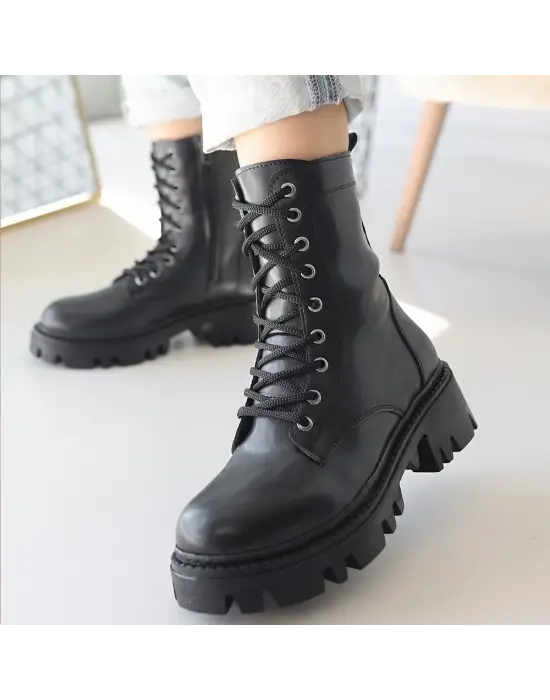 Omarı Siyah Bağcıklı Cilt Bot Modeli