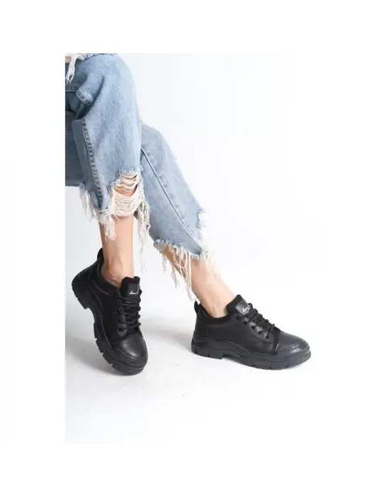 Omarı Siyah Bağcıklı Spor Ayakkabı