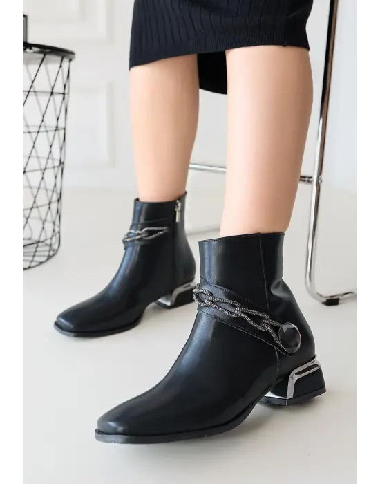 Omarı Şık Siyah Cilt Topuklu Bot
