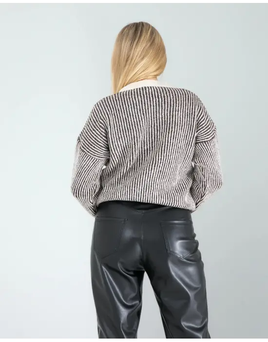 Çizgili Yakalı Triko Kazak