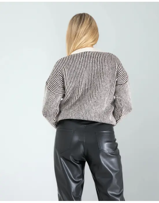 Omarı Çizgili Yakalı Triko Kazak Beyaz