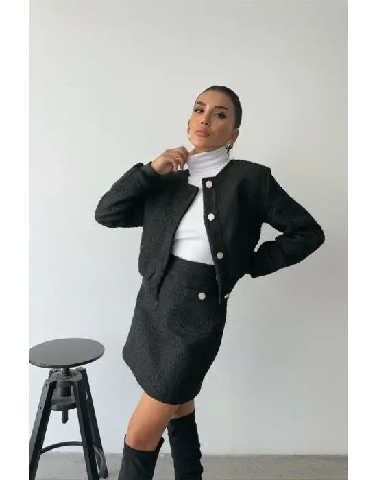 Omarı Şık Siyah Kısa Etek ve Crop Ceket Takımı
