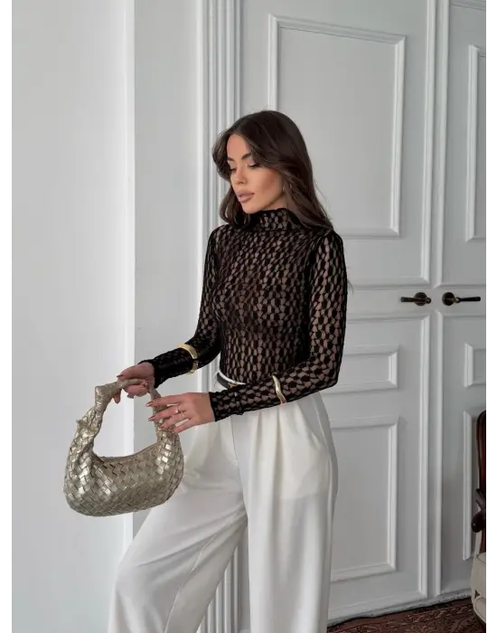 Çarpıcı Dantel Detaylı Body