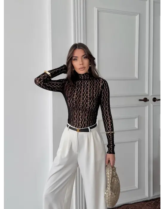 Çarpıcı Dantel Detaylı Body