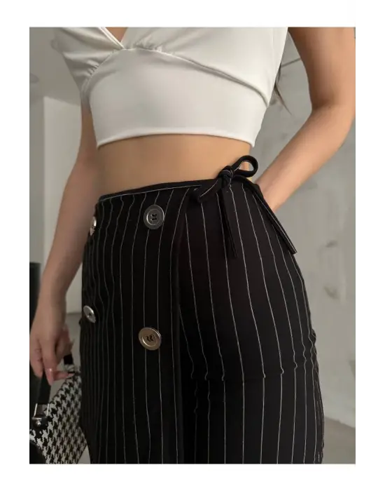 Omarı Elegan Siyah İtalyan Çizgili Şort Etek