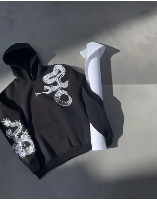 Omarı Siyah Kapşonlu Baskılı Sweatshirt