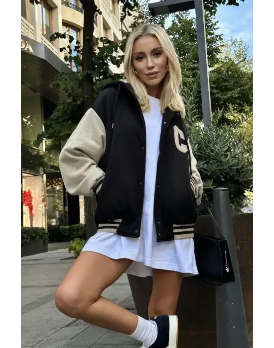 Siyah Kapüşonlu Kolej Mont