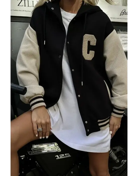 Siyah Kapüşonlu Kolej Mont