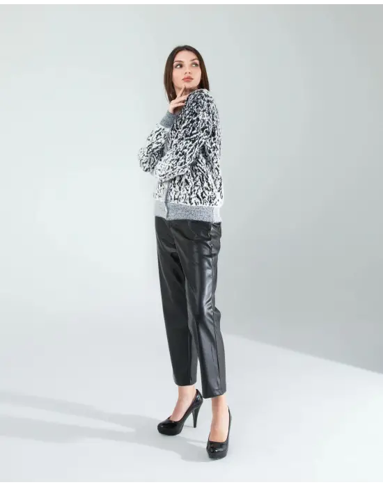 Omarı Siyah Kar Tanesi Triko Hırka - Kışın Şıklığına Şıklık Katın!