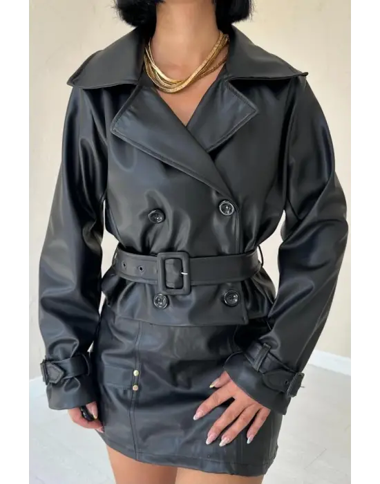 Omarı Siyah Deri Kemer Detaylı Ceket