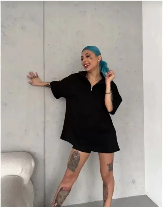 Omarı Şıklığı ve Rahatlığı Bir Arada Sunan Siyah Oversize T-Shirt