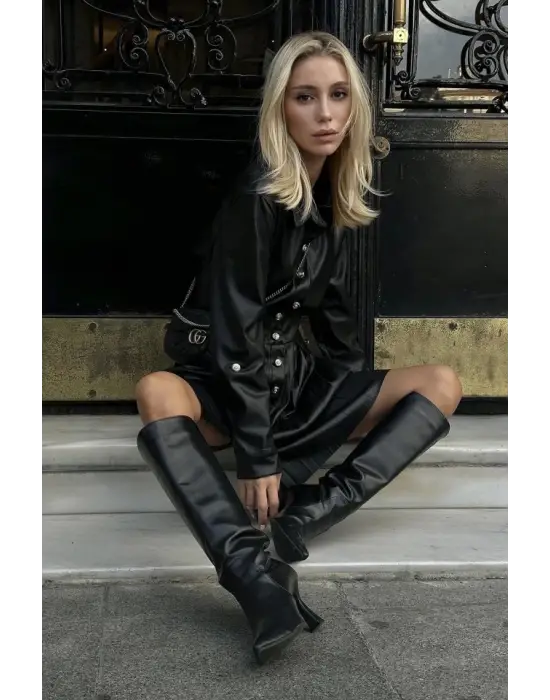 Omarı Şık Piliseli Siyah Deri Elbise