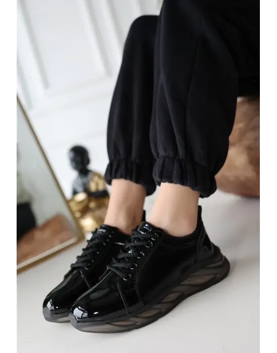 Omarı Rugan Gri Tabanlı Spor Ayakkabı