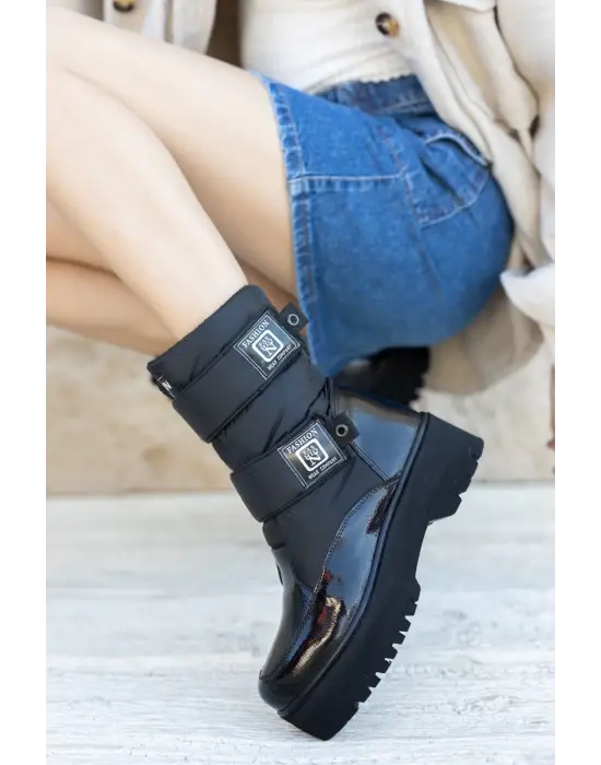 Omarı Siyah Rugan Kadın Kar Botu