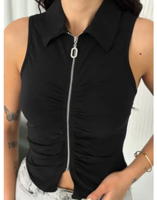 Omarı Siyah Yakalı Kolsuz Bluz