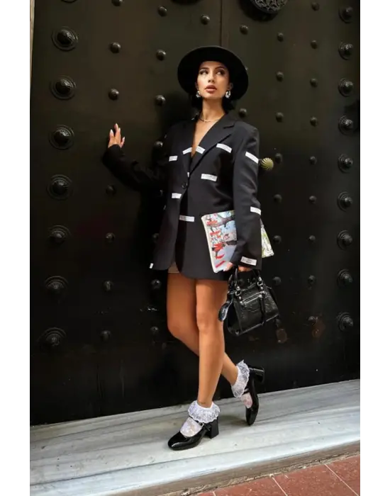 Omarı Şık Detaylarıyla Siyah Ceket