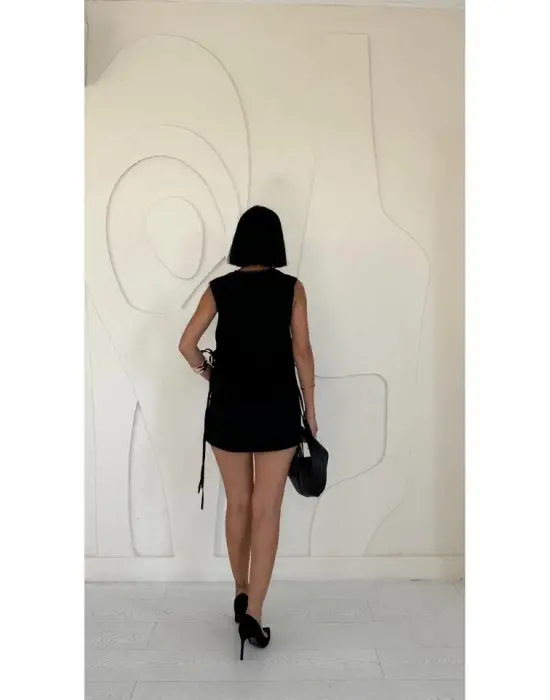 Siyah Yanları Bağcıklı Yelek