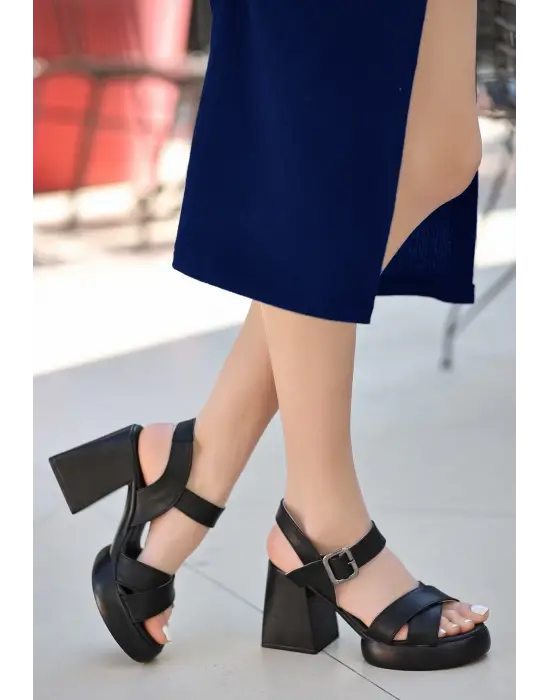 Omarı Zarif Siyah Topuklu Sandalet