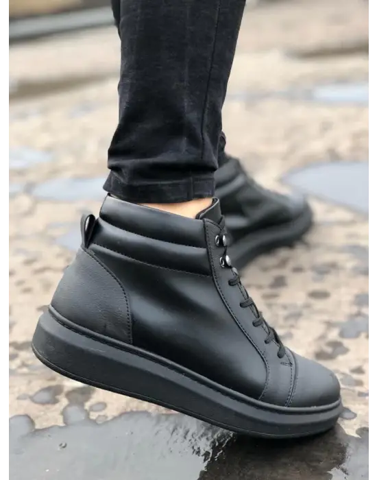 Omarı Moda ve Konforun Buluştuğu Siyah Erkek Spor Bot