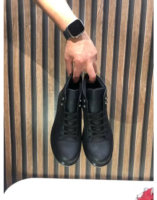 Omarı Moda ve Konforun Buluştuğu Siyah Erkek Spor Bot