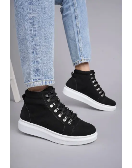 Omarı Rahatlık ve Şıklığı Bir Arada Sunan Siyah Erkek Günlük Bot