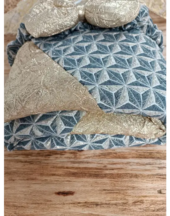 Omarı Yenidoğan Piramit Desenli Güpürlü Bebek Battaniyesi Gold Trendi