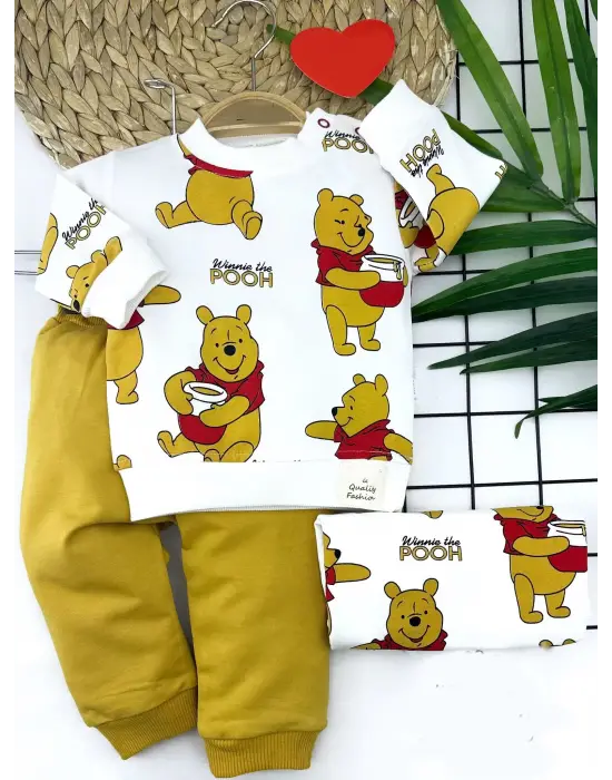 Omarı Sevimli Pooh Baskılı Bebek Takımı Sarı Renkli