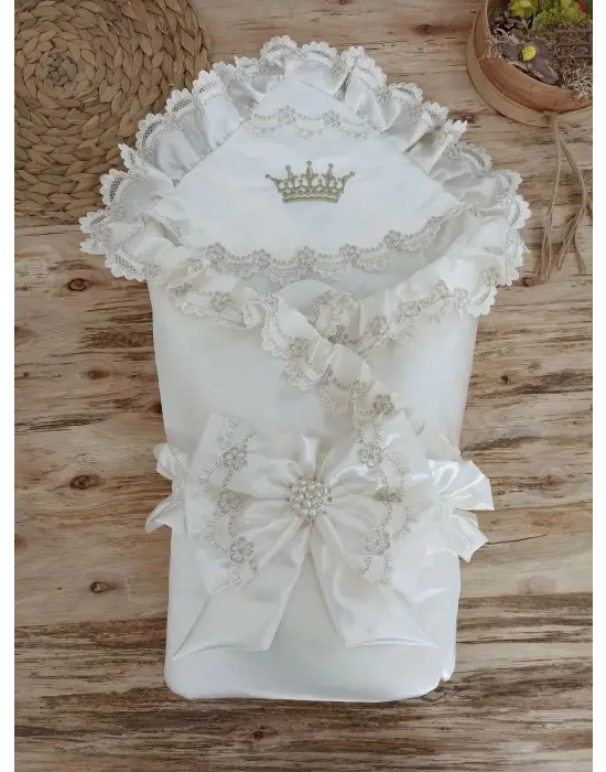 Omarı Harika Kelebek Nakışlı Yenidoğan Bebek Battaniyesi