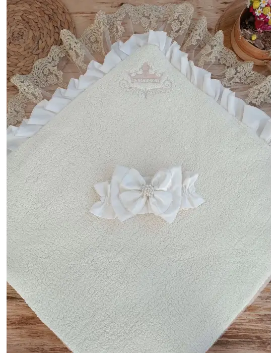 Omarı Yenidoğan Wool Yün Kumaş Taç Nakışlı Güpür Duvaklı Battaniye