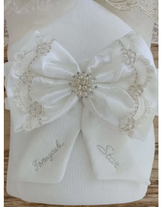 Omarı Nakışlı ve Taşlı Yenidoğan Bebek Battaniyesi