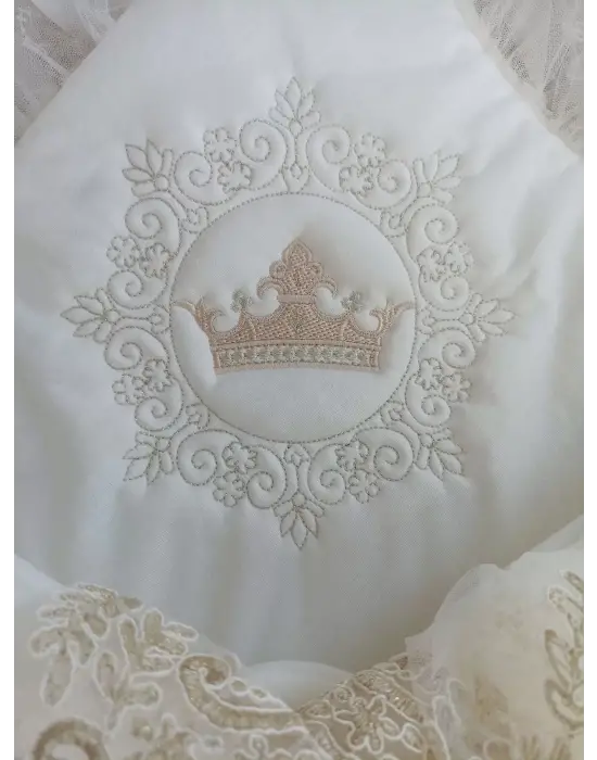 Omarı Nakışlı ve Taşlı Yenidoğan Bebek Battaniyesi