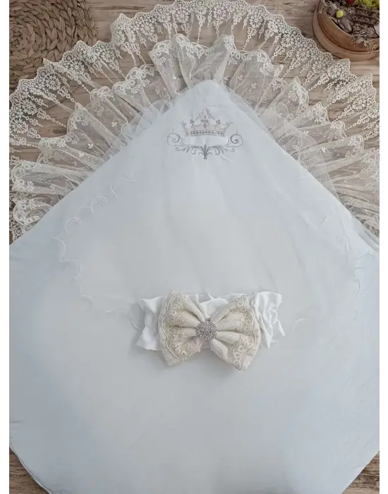 Omarı Yenidoğan Taç Nakışlı Prizma Taş Bebek Battaniyesi Krem