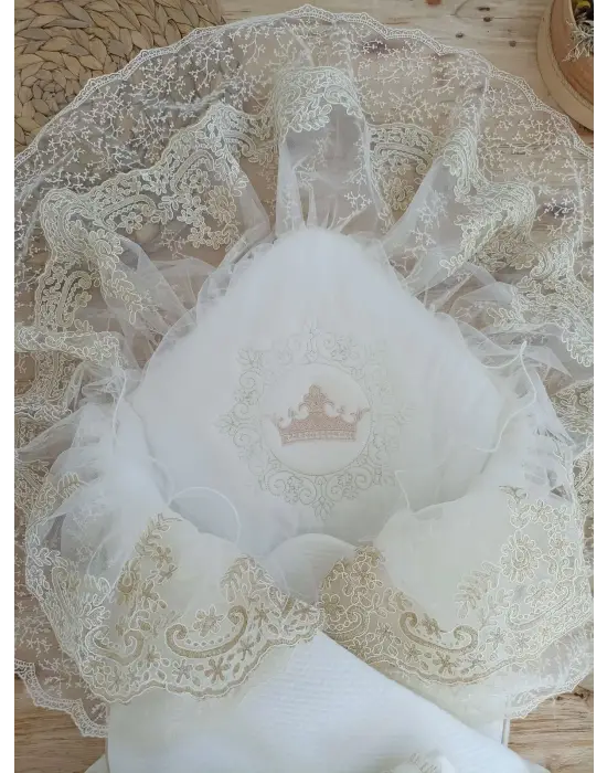 Omarı Şık Nakışlı Fiyonklu Yenidoğan Bebek Battaniyesi